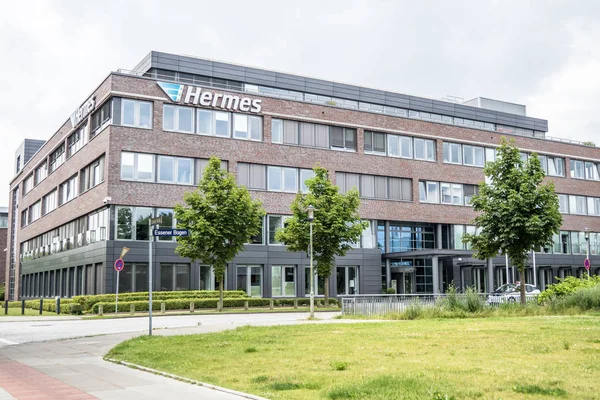 Hamburg, deutschland - 15.07.2017: die firma hermes organisiert ihr geschäft vom hauptsitz in hamburg aus — Stockfoto
