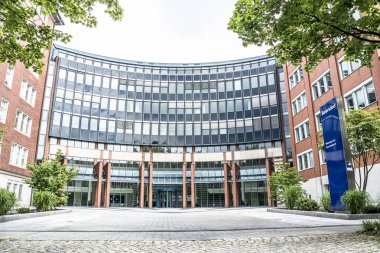 Hamburg, Almanya - 13 Temmuz 2017: BEIERSDORF karargahı kişisel bakım ürünleri üretimi