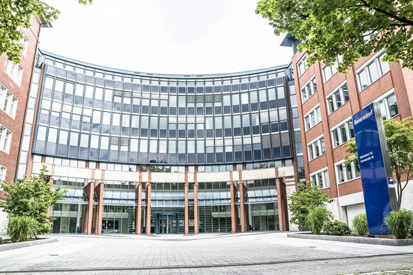 Hamburg, Duitsland - 13 juli-2017: Het hoofdkwartier van Beiersdorf is de productie van producten voor persoonlijke verzorging — Stockfoto
