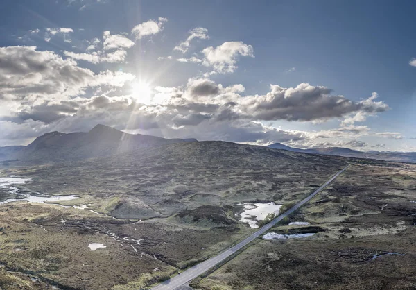 Rannoch Moor inanılmaz manzara ile yolun havadan görünümü