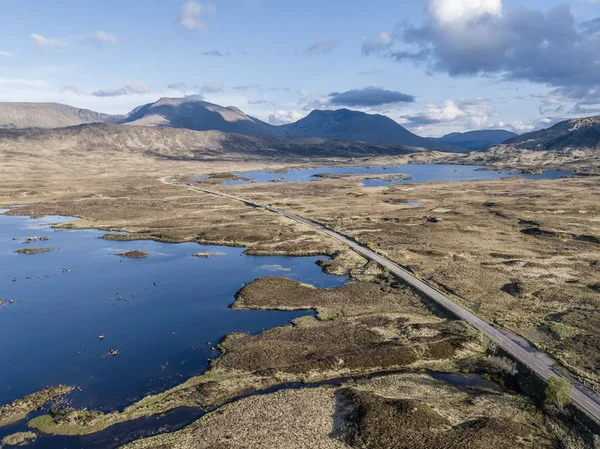 Rannoch Moor inanılmaz manzara ile yolun havadan görünümü
