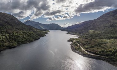 Glencoe, Lochaber doğru Loch Leven havadan görünümü