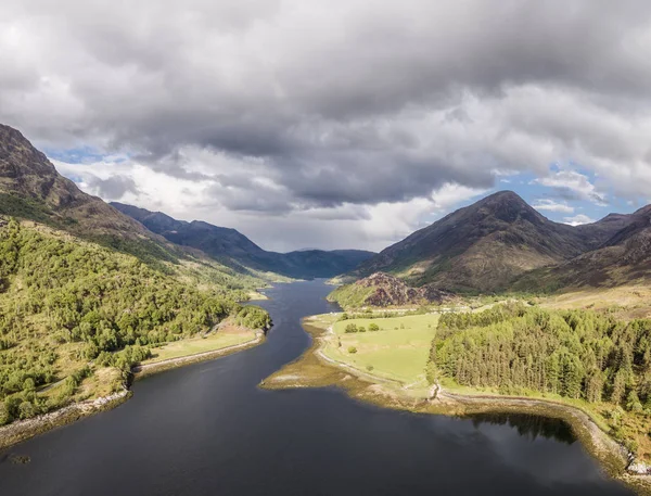 Loch Leven doğru Caolasnacon da Kinlochleven Lochaber havadan görünümü