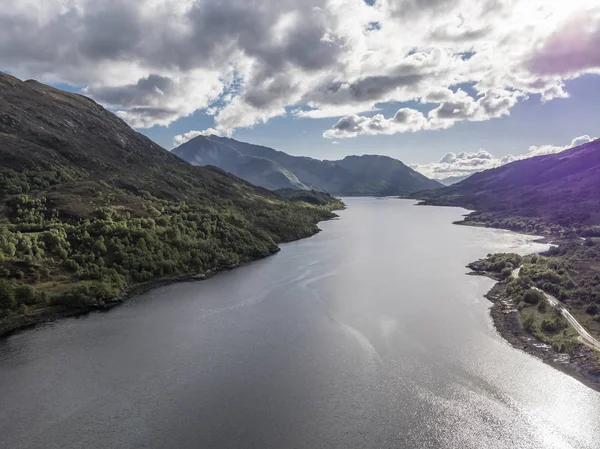 Glencoe, Lochaber doğru Loch Leven havadan görünümü