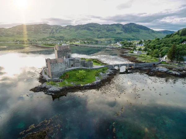 Vista aérea do histórico Castelo Eilean Donan por Dornie — Fotografia de Stock