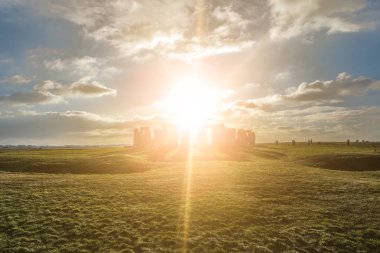 Stonehenge karşı güneş, Wiltshire, İngiltere