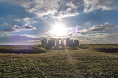 Stonehenge karşı güneş, Wiltshire, İngiltere