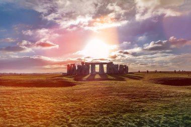 Stonehenge karşı güneş, Wiltshire, İngiltere