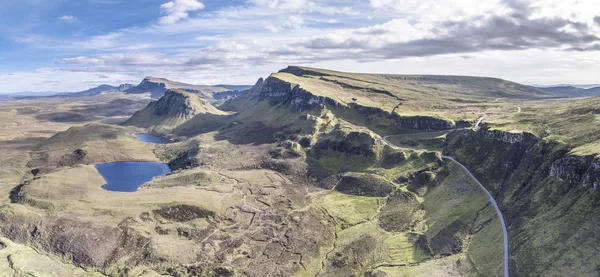 Εναέρια άποψη του το εντυπωσιακό Quiraing στην Ανατολική όψη του Meall na Suiramach, Σκάι, Highland, Σκωτία — Φωτογραφία Αρχείου