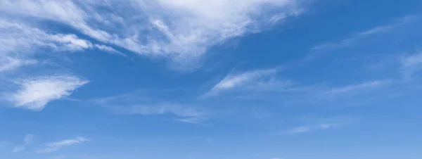 Bandeiras céu azul tomadas no ar — Fotografia de Stock