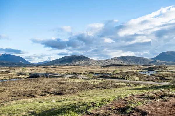 The road through the amazing landscape of Rannoch Moor — Stock Photo, Image