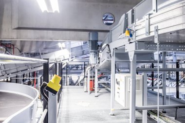 Bir acil durum düğmesi endüstriyel bir tesisi