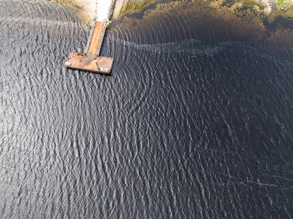 Aérea del viejo muelle podrido en las orillas del lago Etive — Foto de Stock