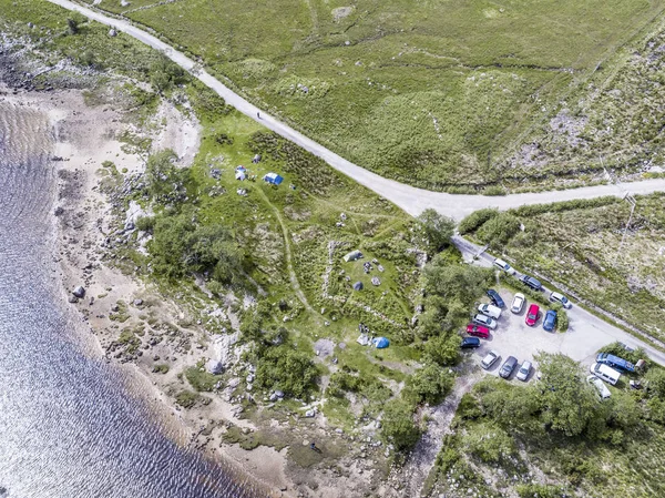 Luftaufnahme des wilden Zeltplatzes am Loch — Stockfoto