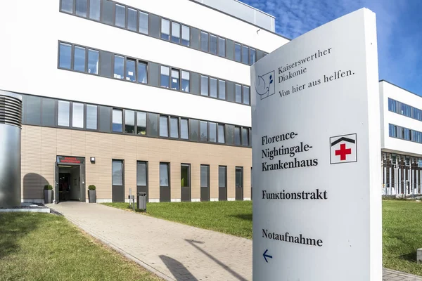 Düsseldorf, Almanya - 04 Eylül 2017: Florence Nightingale Hastanesi yeni binaların 2017 sonbaharda bitmiş olacak
