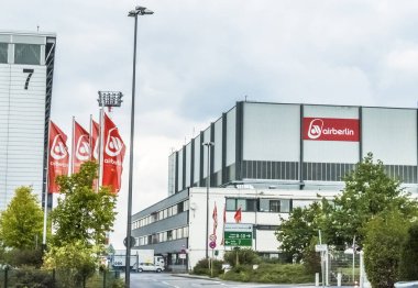 Düsseldorf, Almanya - 20 Eylül 2017: İflas etmiş havayolu hala havaalanında çalışıyor