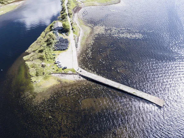 Luftaufnahme von taynuilt mit Pier von loch etive aus gesehen — Stockfoto