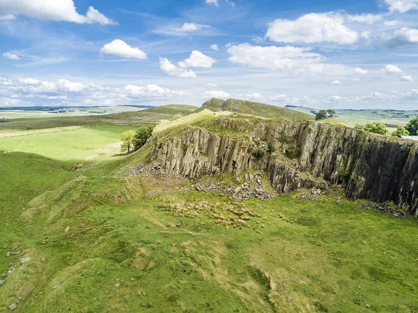 Walltown útesy na seznamu světového dědictví web Hadrians zdi v krásný národní Park Northumberland — Stock fotografie