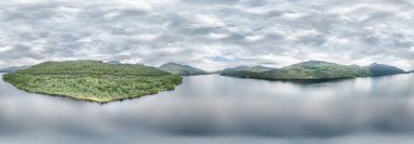 Loch Lomond, İskoçya'nın bonnie bankaların havadan görünümü