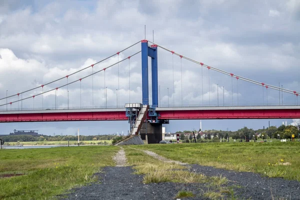 Friedrich ebert bridge duisburg germany — Zdjęcie stockowe