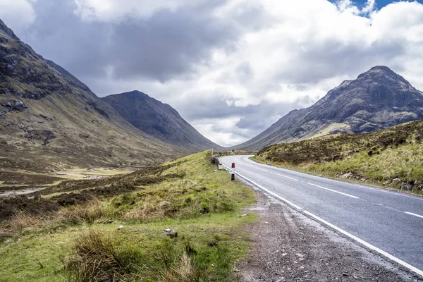 El camino a Glencoe en las tierras altas escocesas — Foto de Stock