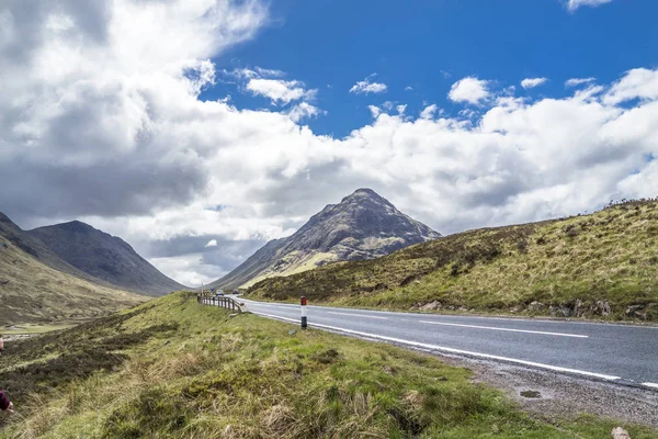The road to Glencoe in the scottish highlands — Stock Photo, Image
