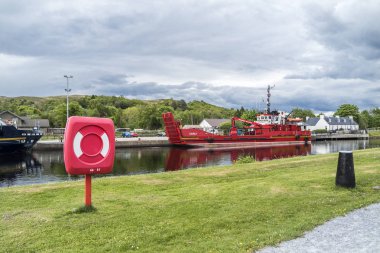 Fort William, İskoçya - 19 Mayıs 2017: Ferguson taşıma ve nakliye Fort William limanda çalışma