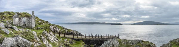 Piren i rooten på craignish peka med ljud av Juraen i bakgrunden — Stockfoto