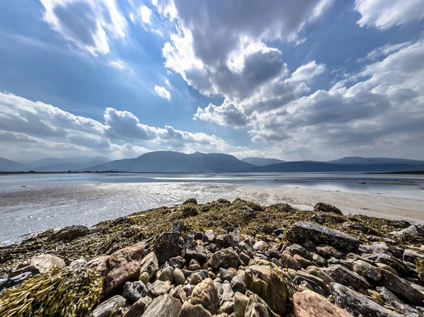 Loch Linnhe w momencie Sallachan z widokiem w kierunku Onich i Glencoe — Zdjęcie stockowe