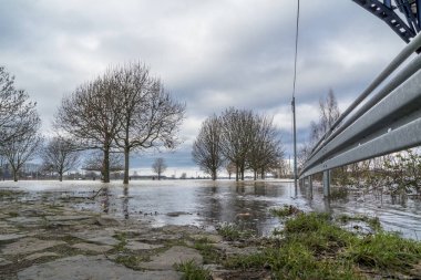 Ren Nehri Duisburg city sel olduğunu