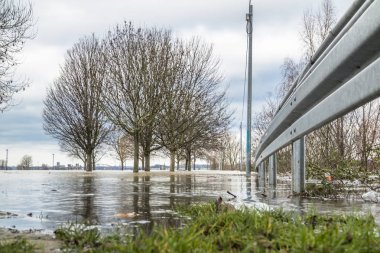 Ren Nehri Duisburg city sel olduğunu