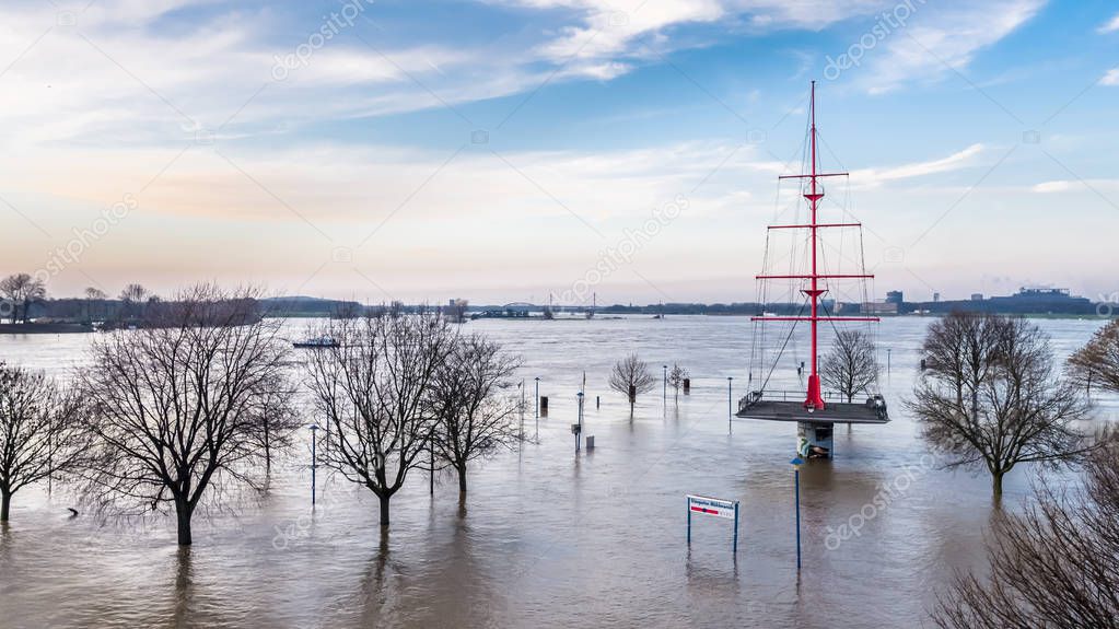 The river RHine in full spate by Duisburg during the Flooding of January 2018