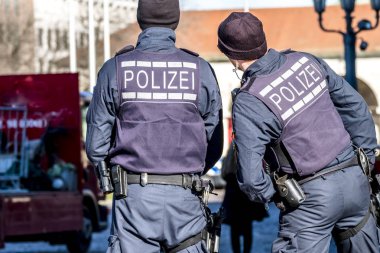 Alman Federal polis memuru şehrin korunması