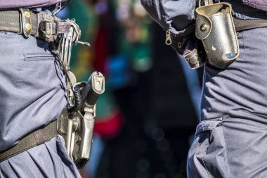 Alman Federal polis memuru şehrin korunması