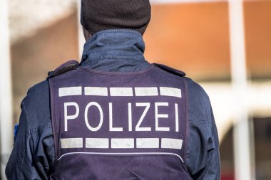Alman Federal polis memuru şehrin korunması