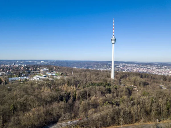 Вид с воздуха на город Штутгарт и телебашни — стоковое фото