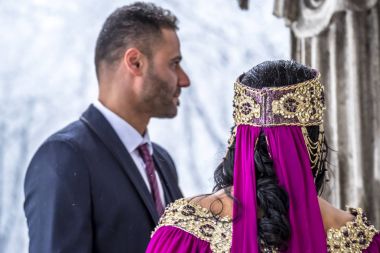 Geleneksel Türk Gelinlik Düğün sırasında mutlu çift