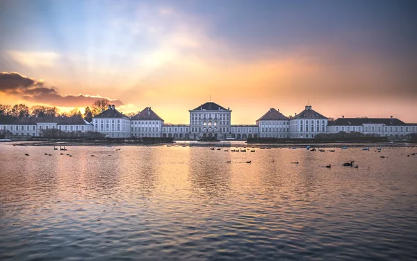 Paisaje dramático del palacio de Nymphenburg en Munich Alemania — Foto de Stock