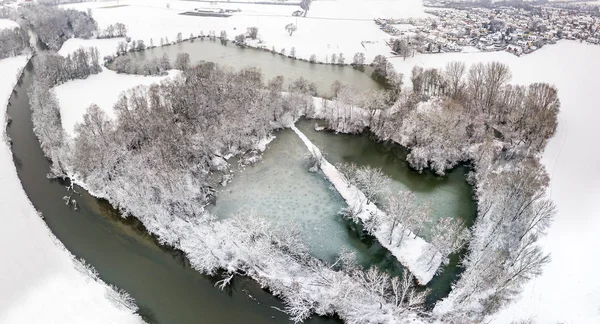 Vista aérea del lago en Allershausen por Freising en la nieve — Foto de Stock