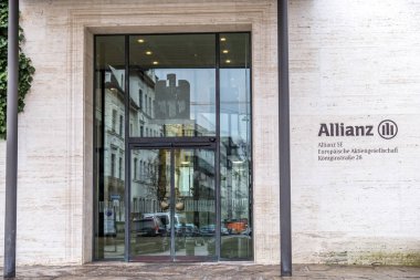 Münih, Almanya - 16 Şubat 2018: Allianz Genel Müdürlük city, Münih, Almanya yer alır