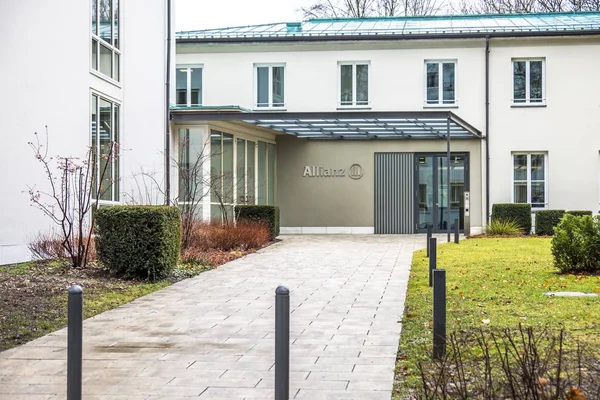MUNICH, ALLEMAGNE - 16 FÉVRIER 2018 : Le siège d'Allianz est situé dans la ville de Munich, en Allemagne — Photo