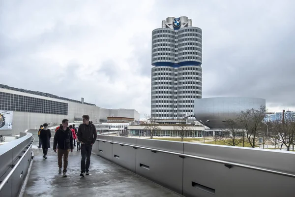 МЮНХЕН, ГЕРМАНИЯ - 15 ФЕВРАЛЯ 2018: Штаб-квартира BMW расположена в городе Мюнхен — стоковое фото