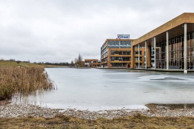 Neubiberg, Almanya - 16 Şubat 2018: Infineon işlerini üzerinden kontrol onların bina yakın Münih Merkez