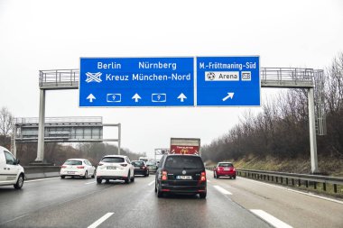 Münih, Almanya - 16 Şubat 2018: Rating otoyolunun queuing
