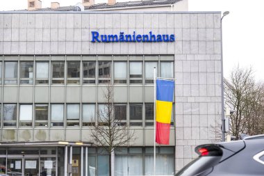 Münih, Almanya - 16 Şubat 2018: Rumen Almanya Başkonsolosluğu yardımcı oluyor