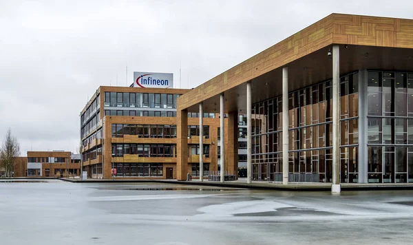 NEUBIBERG, GERMANIA - 16 FEBBRAIO 2018: Infineon controlla la propria attività dalla sede centrale vicino a Monaco di Baviera — Foto Stock