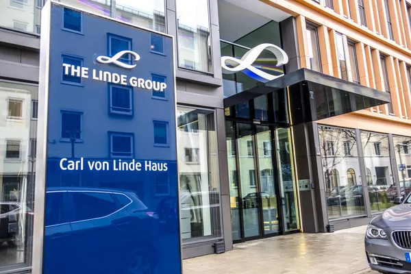 MUNICH, ALEMANHA - FEVEREIRO 16 2018: O Grupo Linde é um fornecedor líder mundial de gases industriais, de processo e especiais e é uma das empresas de engenharia mais rentáveis — Fotografia de Stock