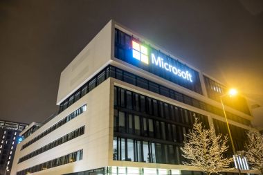 Münih, Almanya - 17 Şubat 2018: Eğer Microsoft Merkezi yakın Hightlight kuleleri yer olup Almanca IBM ve Fujitsu