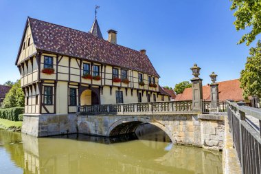 Ortaçağ gatehouse ve köprü Steinfurt kalenin