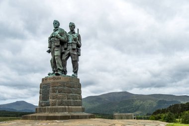 Spean Bridge, İskoçya - 31 Mayıs 2017: İkinci Dünya Savaşı sırasında geçirilen İngiliz komando güçlerinin erkekler adanmış bir anıt